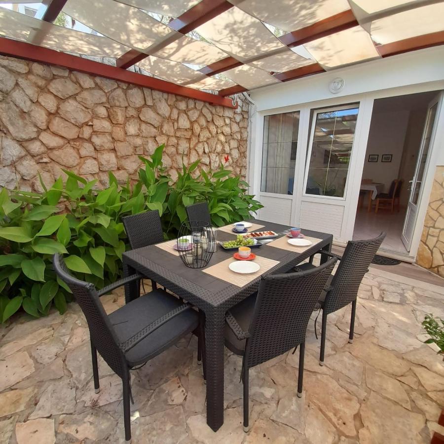 2-Bedroom Apartment 300M From Beach In Punat Bagian luar foto