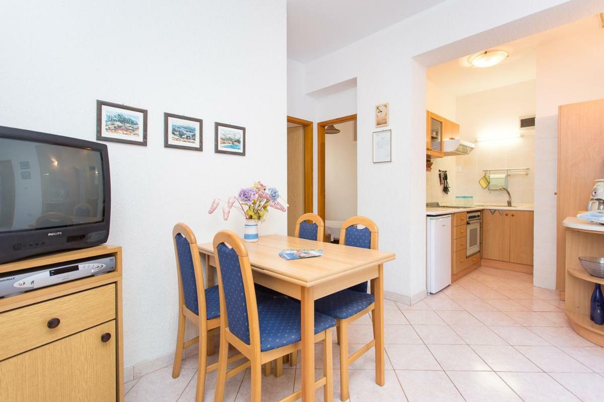 2-Bedroom Apartment 300M From Beach In Punat Bagian luar foto