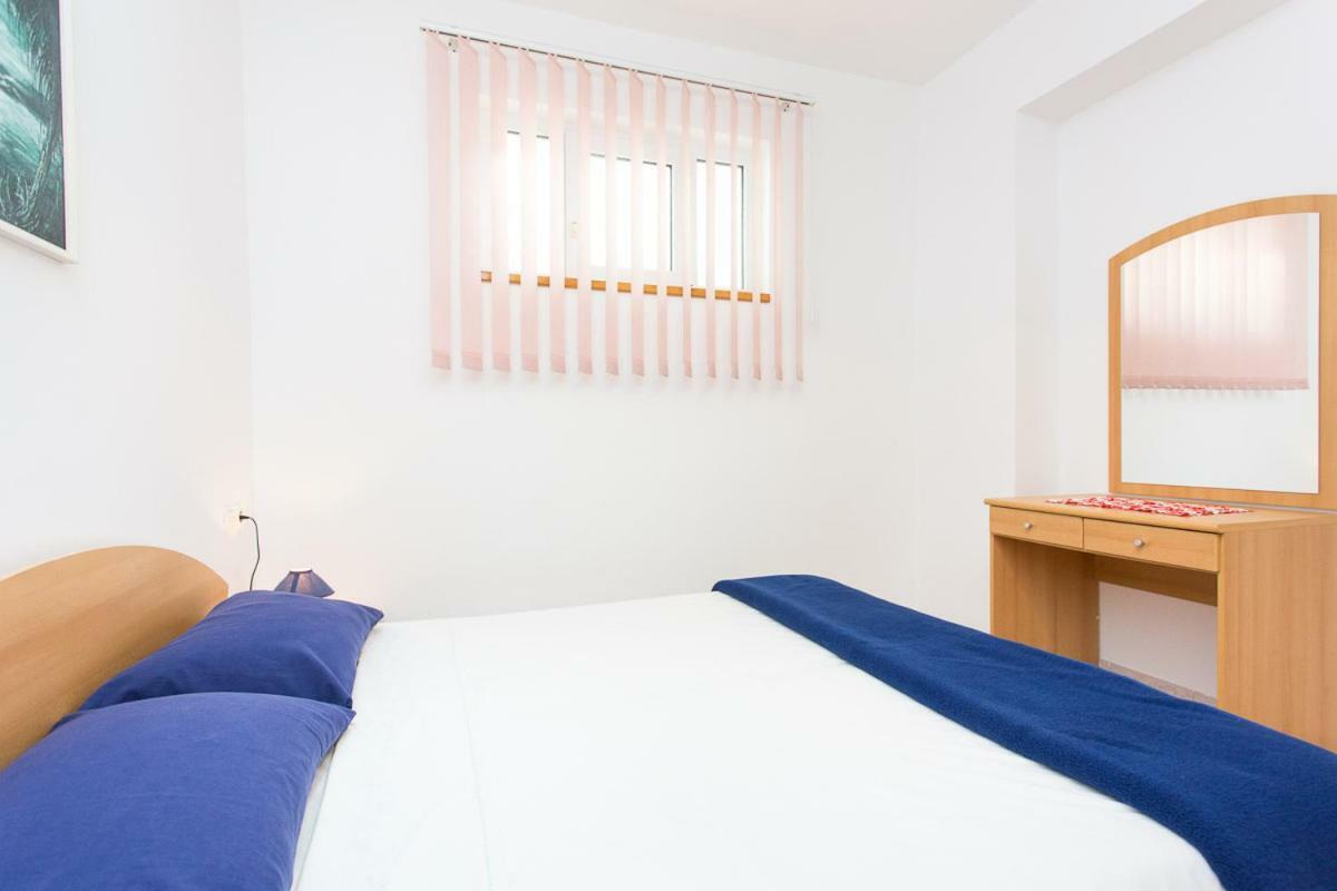 2-Bedroom Apartment 300M From Beach In Punat Bagian luar foto